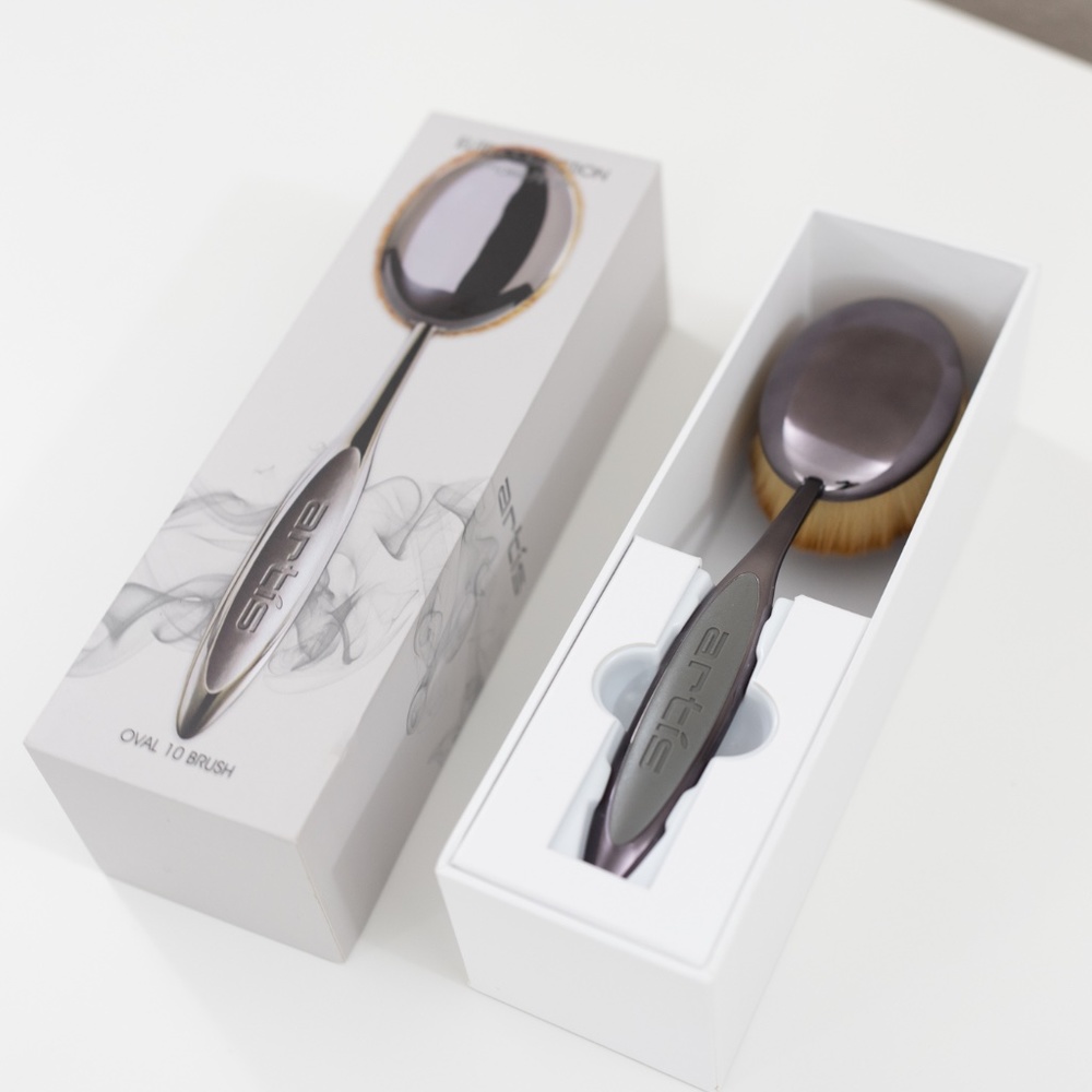 Genuine Artis Oval 10 Elite Collection Foundation Brush in Smoke Finish